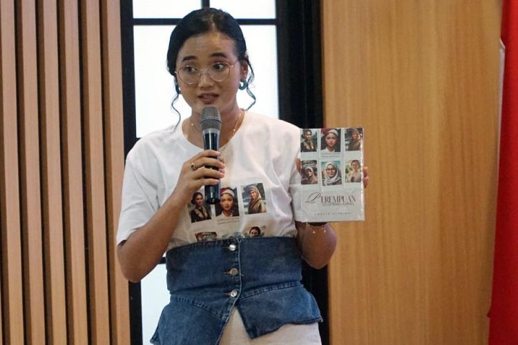 [ID] Perempuan Di Lembar Juang: Menulis Puisi Esai Dengan Asisten AI