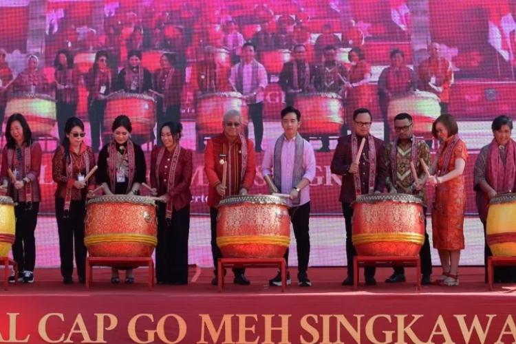[ID] Hadiri Festival Cap Go Meh, Pj Gubernur, Kehadiran Wapres RI Gibran Tercatat Dalam Sejarah
