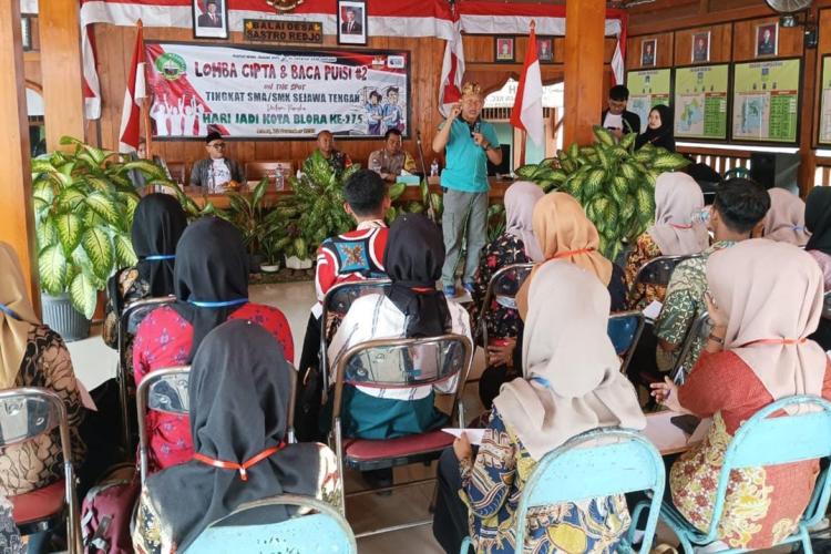 [ID] Lomba Cipta dan Baca Puisi Dihadiri Duta Puisi Esai Nasional