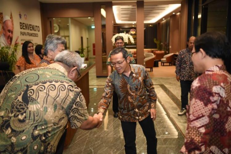 [ID] Kunjungi KWI, Mendikdasmen Abdul Mu'ti Ajak Gotong Royong Bangun Pendidikan 