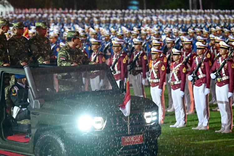 [ID] Presiden Prabowo Pimpin Upacara Parade Senja dan Penurunan Sang Merah Putih di Tidar, Ini Sesi Pemeriksaan