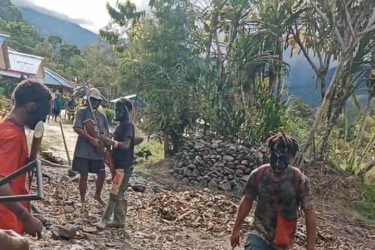[ID] TPNPB Kodap XVI Yahukimo Tembak Mati Satu Pasukan TRWP, Hentikan Aktivitas Kelompok TRWP Di Yahukimo, Papua Pegunungan 
