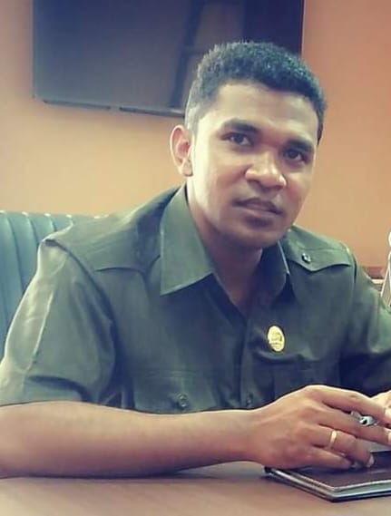 [ID] Anggota DPRD TTU, Paulus Naibesi, Tidak Setuju dengan Penyitaan Miras Lokal Polres TTU di Desa Fafinesu A