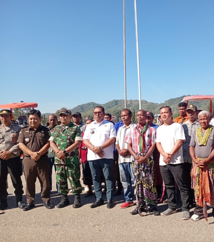 [ID] Bupati TTU Serahkan 6 Unit Traktor Roda 4 kepada Kelompok Tani, 14 Unit Lainnya Tersedia di Dinas Pertanian