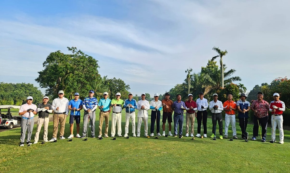 [ID] Aris Muhammad Pimpin Suksesnya Turnamen Golf BIMA-DOMPU Perebutan Piala Bergilir UNSWA dan BMMB