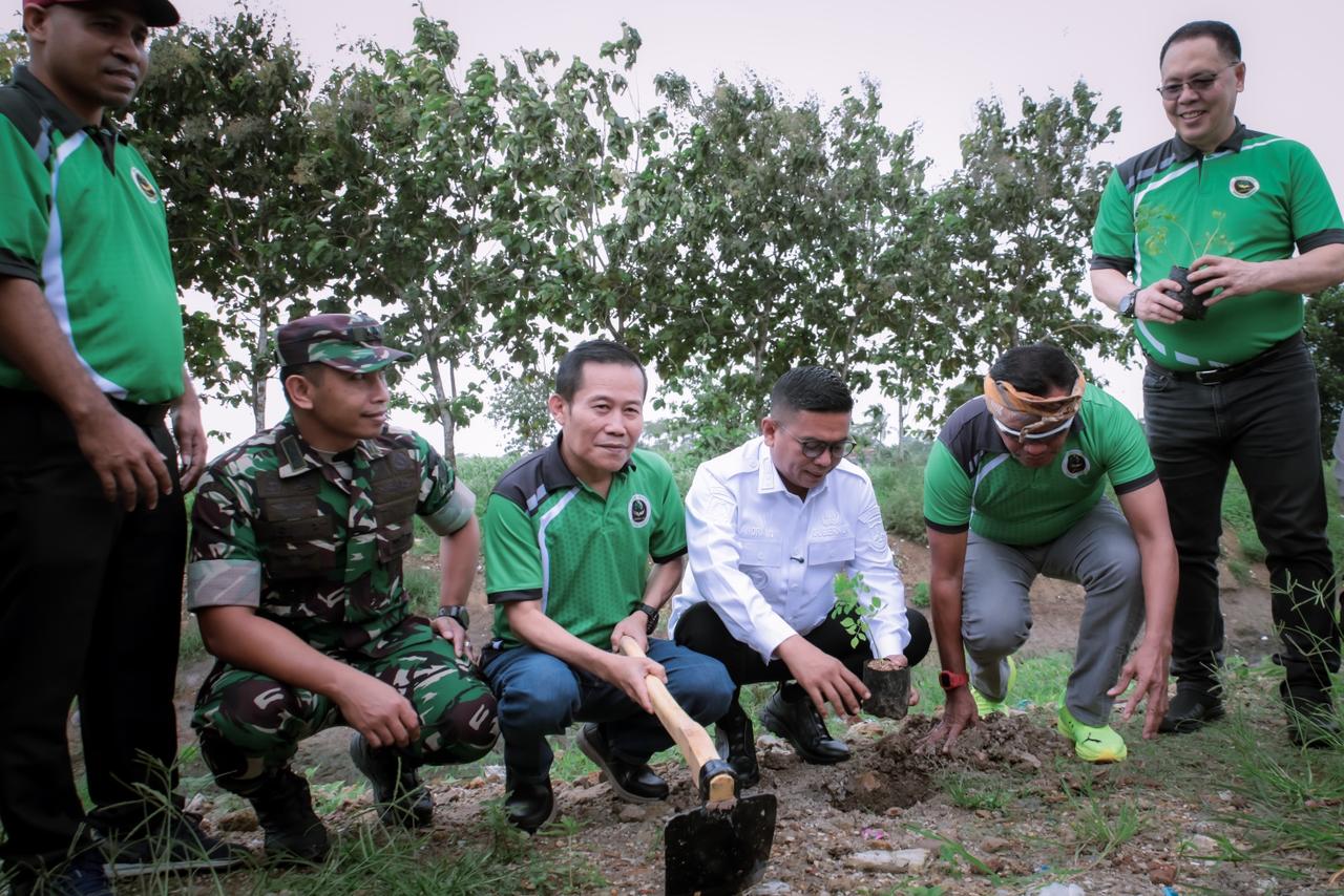 [ID] Gubernur Banten, Andra Soni Kobarkan Semangat Pemuda Hijau; 100 Pohon Kelor Tumbuh di Tepi Cibanten