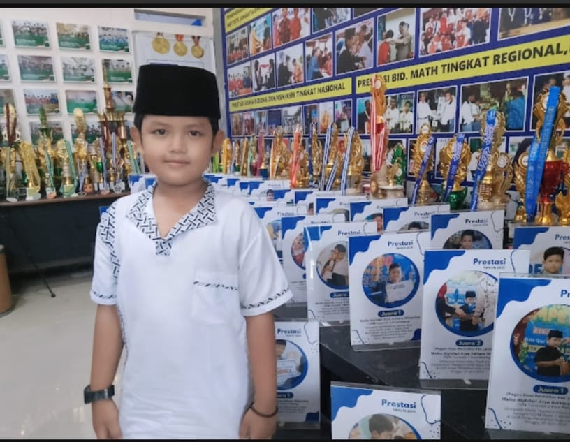 [ID] Bocah 8 Tahun Asal Malang Bersinar di Panggung Nasional, Kuasai Matematika, Sains, dan Bahasa Inggris
