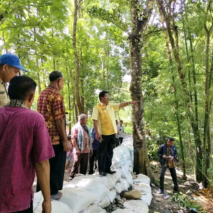 [ID] Wabup TTU Tinjau Lokasi Banjir di Benpasi, Tekankan Normalisasi Sungai dan Drainase