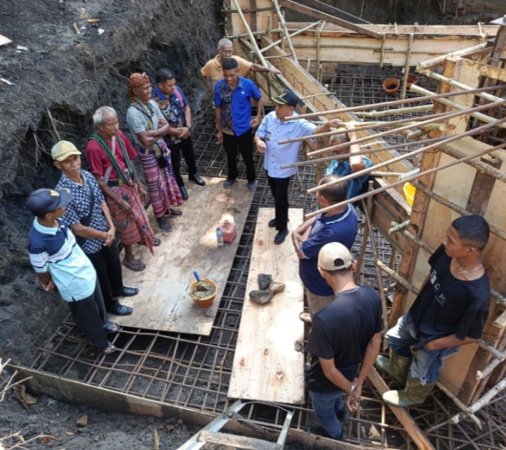 [ID] Sinyal Akhirnya Menyala! Peletakan Batu Pertama Tower Telkomsel di Desa Ainiut Disambut Antusias Warga!
