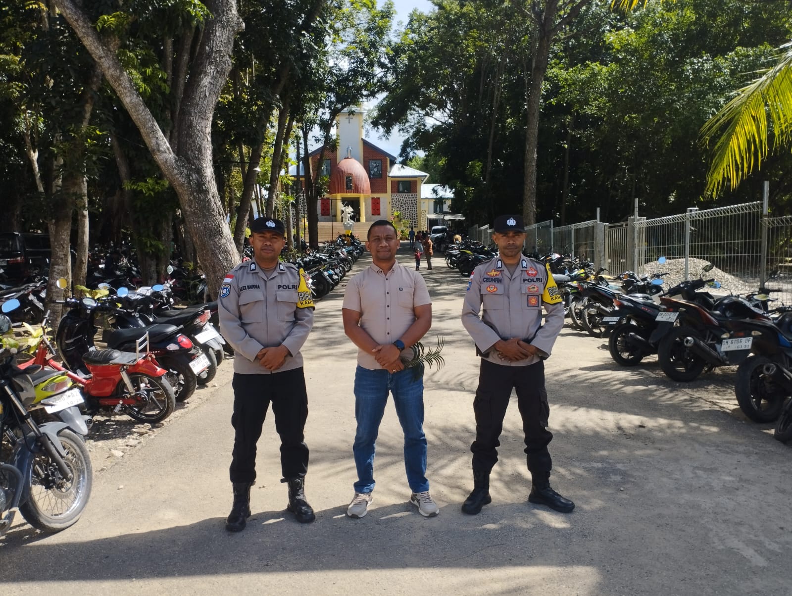 [ID] Pengamanan Misa Minggu Palma di Insana Berjalan Aman, Ribuan Umat Ikuti Ibadah dengan Penuh Khidmat