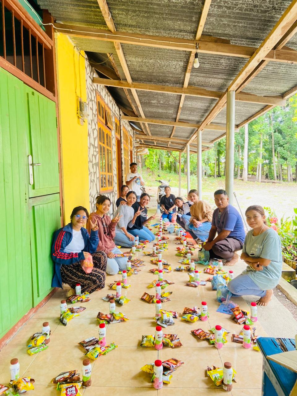 [ID] Dari Tabungan Pribadi untuk Senyum Anak-Anak: Ketulusan Romo Yos Meak di Paskah 2026 Menyentuh Hati Umat