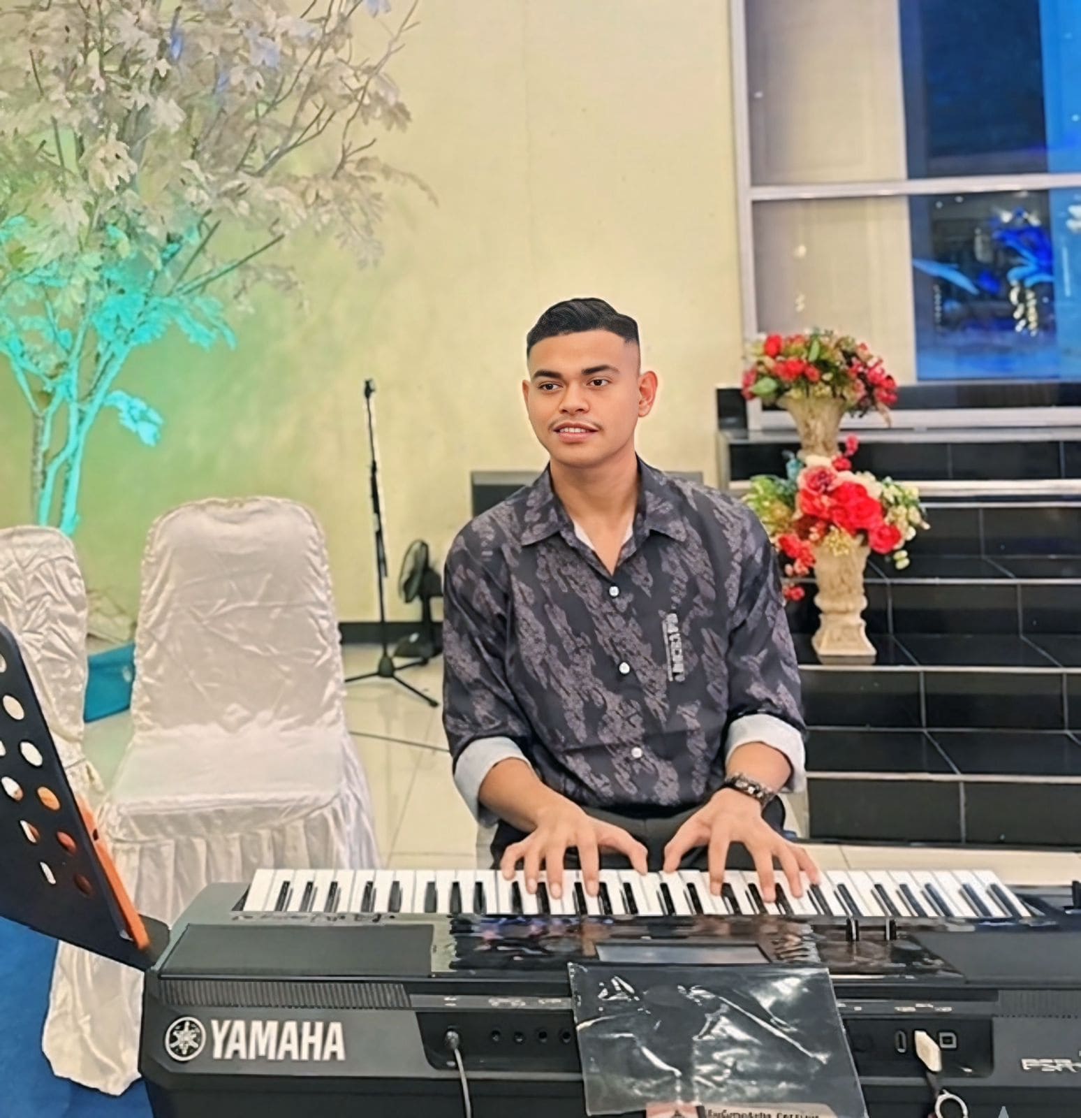 [ID] Dari Penfui ke Panggung Nusantara: Perjalanan Alex Uskono Menyatu dengan Musik