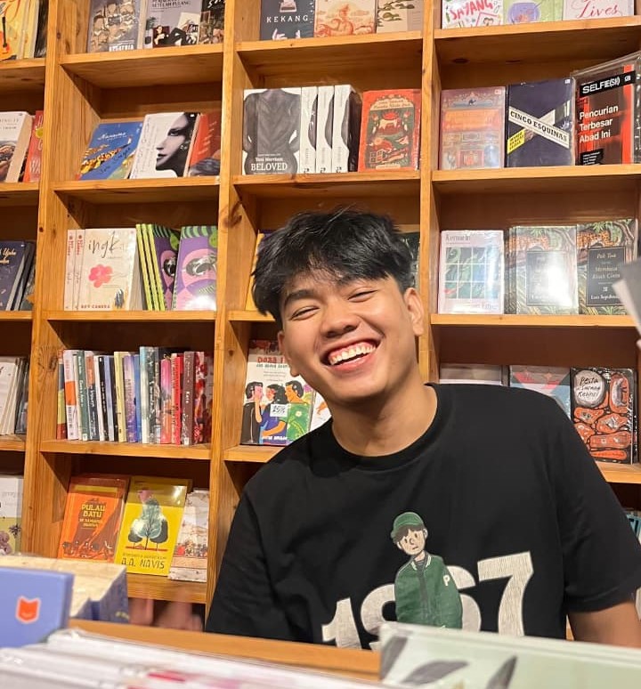 [ID] Di Usia 20 Tahun, Namanya Mulai Muncul di Dunia Literasi, Siapa Sebenarnya Faaiz Naufal Syahputra