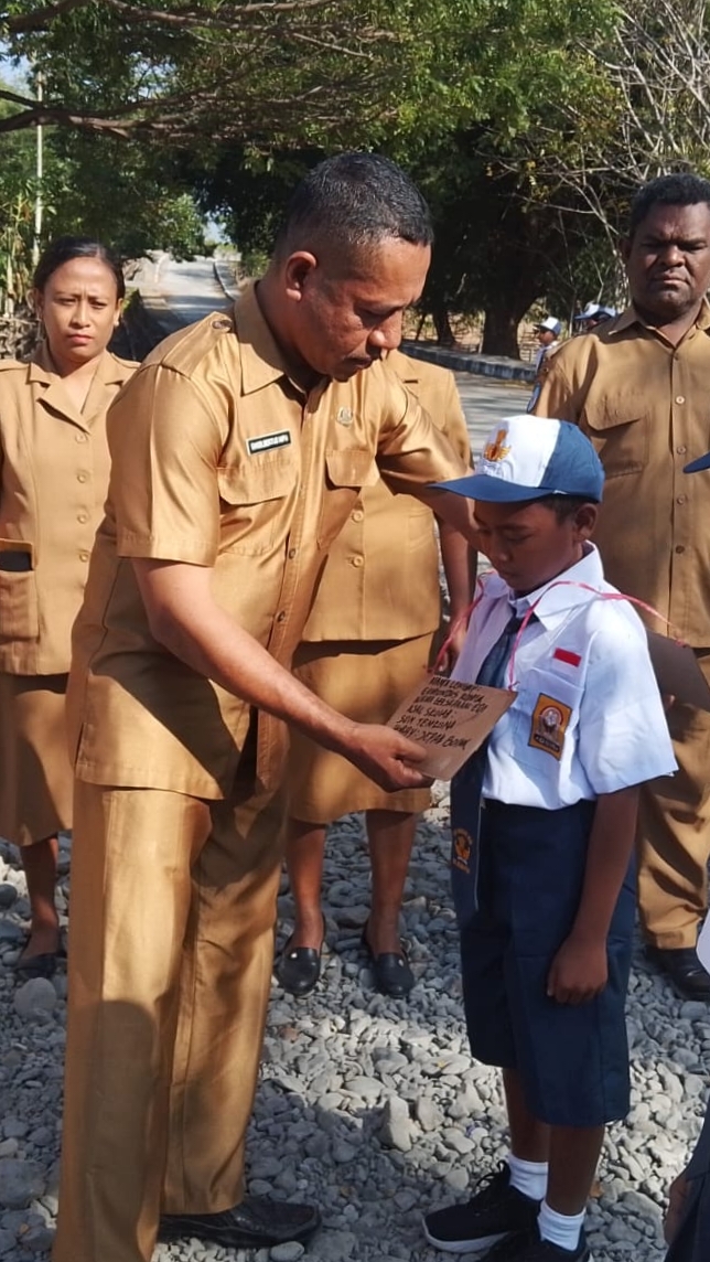 [ID] MPLS SMP Negeri Wini Resmi Dibuka, Kepala Sekolah Ajak Hayati Ikrar Pelajar Indonesia